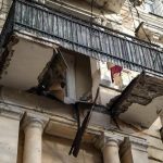 У самому серці Одеси обвалився балкон: дві жінки зірвалися з третього поверху, – ФОТО