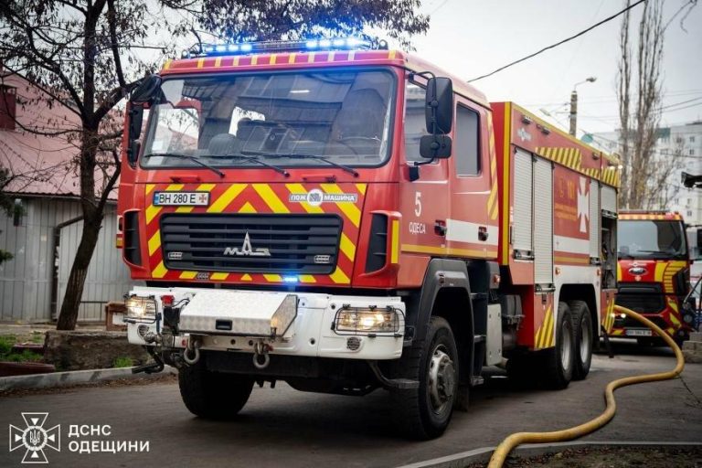 В Одесі в 14‑поверховому будинку спалахнула пожежа в квартирі — ДСНС евакуювала людей (ФОТО)