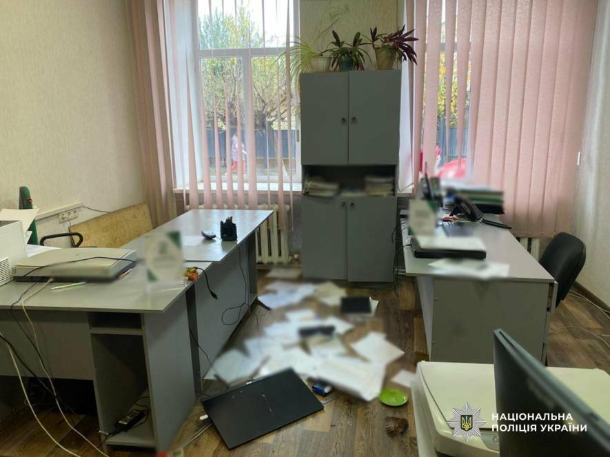 У кабінеті Пенсійного фонду Одещини чоловік вчинив грабіж проти працівниці