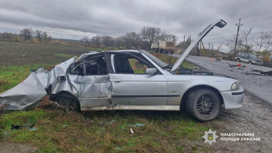 Легковик з вантажівкою стикнулися на мокрій дорозі Одещини: деталі інциденту з фотографіями