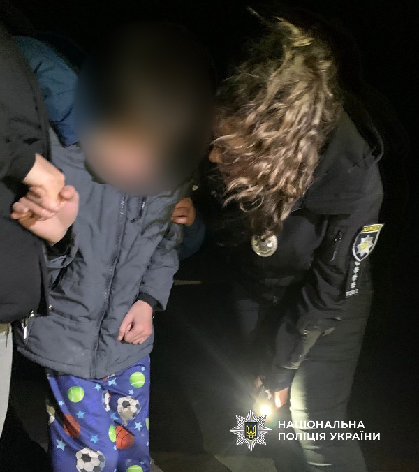 У закинутій будівлі на Одещині знайшли безвісти зниклого хлопчика, який довго переховувався