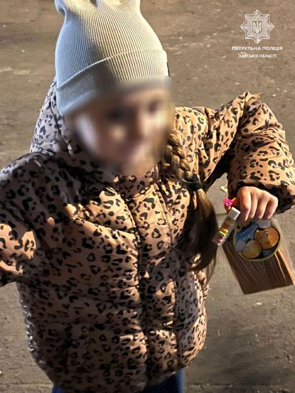 В Одесі патрульні знайшли зниклу під час прогулянки дитину