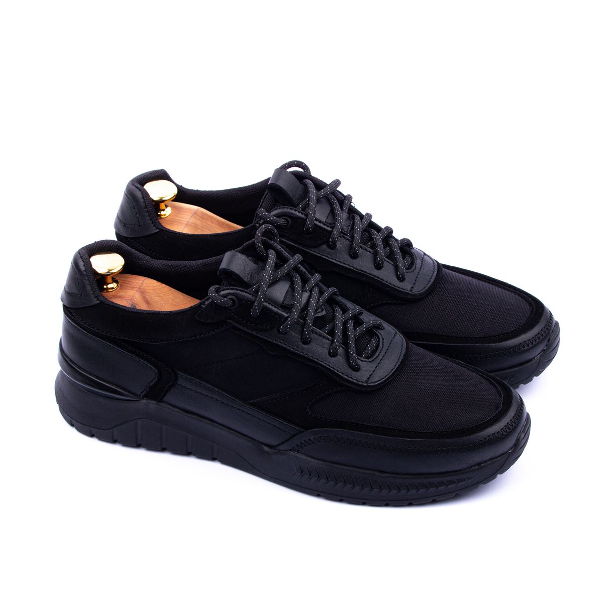 Як вибрати утеплені кросівки для зими