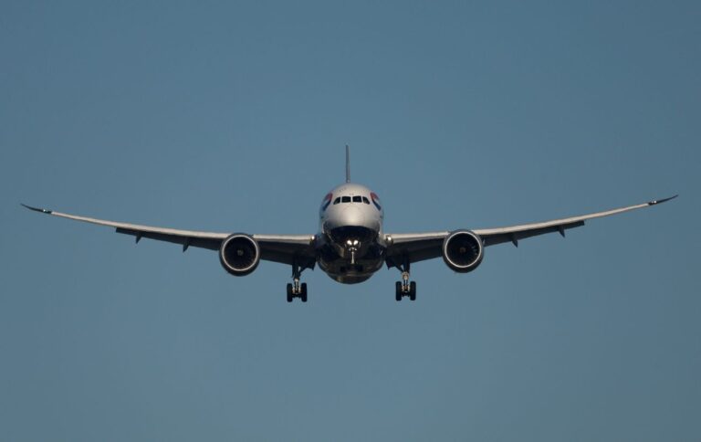 Шатдаун у США – перед Днем подяки авіарейси зменшать до мінімуму