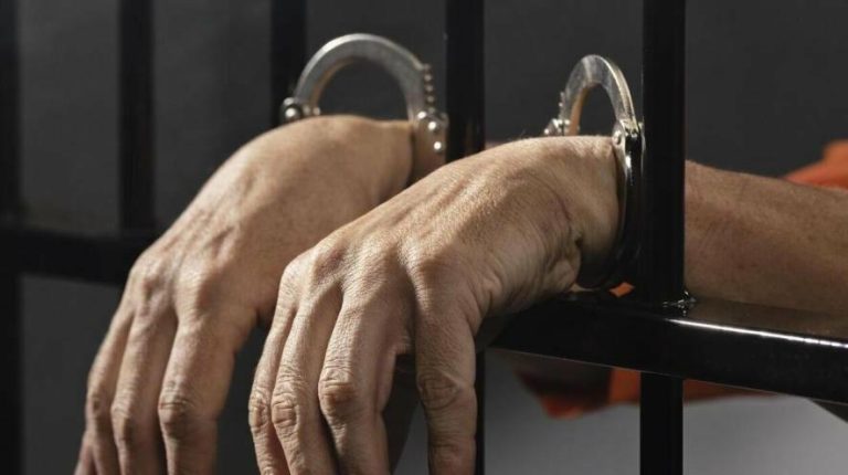 Шахрай з-за ґрат в Одеській колонії ошукав чотирьох людей, продаючи фейкові пральні машинки