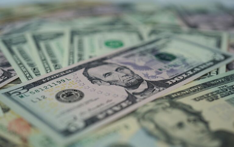 Курс долара в Україні на 7 листопада: актуальна вартість валюти