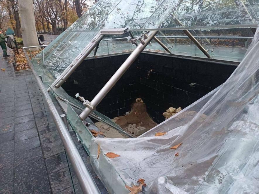 В Одесі на Приморському зруйнували піраміду: поліція розшукує винуватців