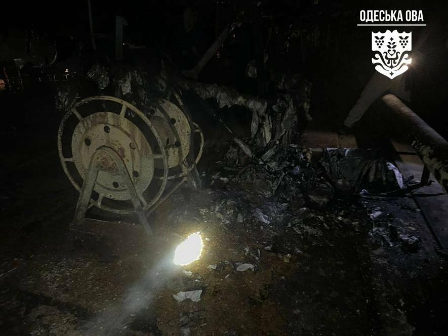У нічній атаці дронів на порт Одещини сталося загоряння судна – ФОТО