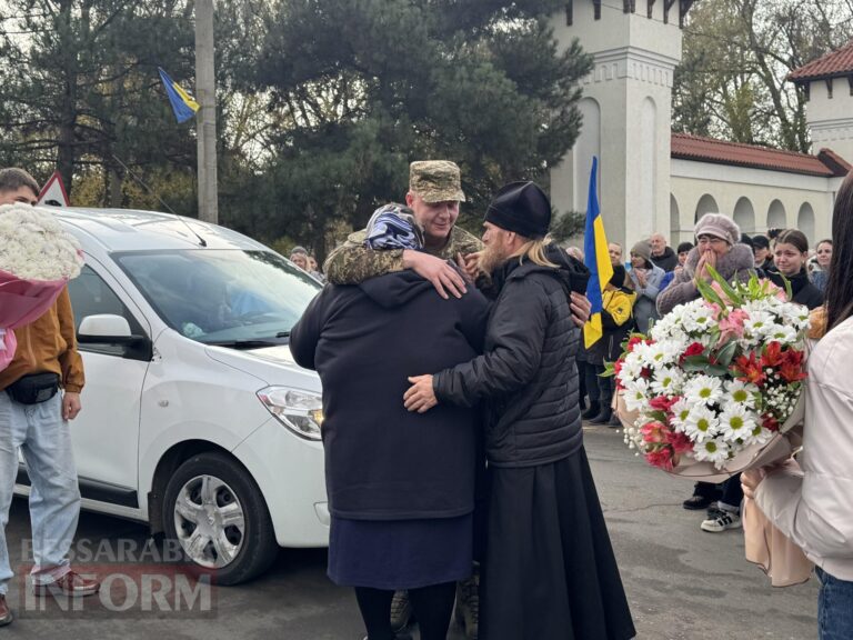 “Віра в Україну і людяність допомогли не зламатися”: Арциз прийняв земляка, який витримав три роки полону