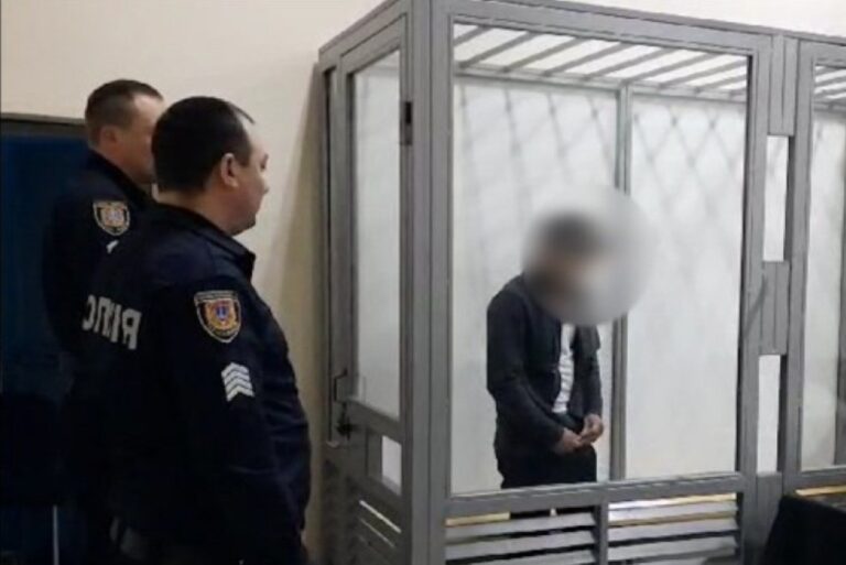 Неповнолітній вбивця матері та сестри з Одещини отримав м’яке покарання від суду