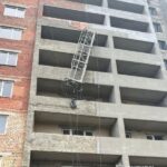 Будівельник загинув після падіння з будівельної люльки на новобудові в Одеській області
