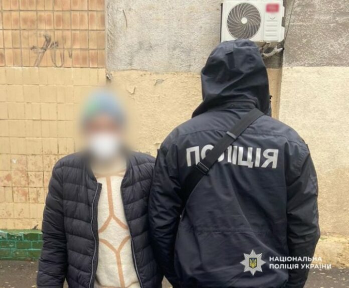 У Одесі поблизу супермаркету жорстоко атакували чоловіка