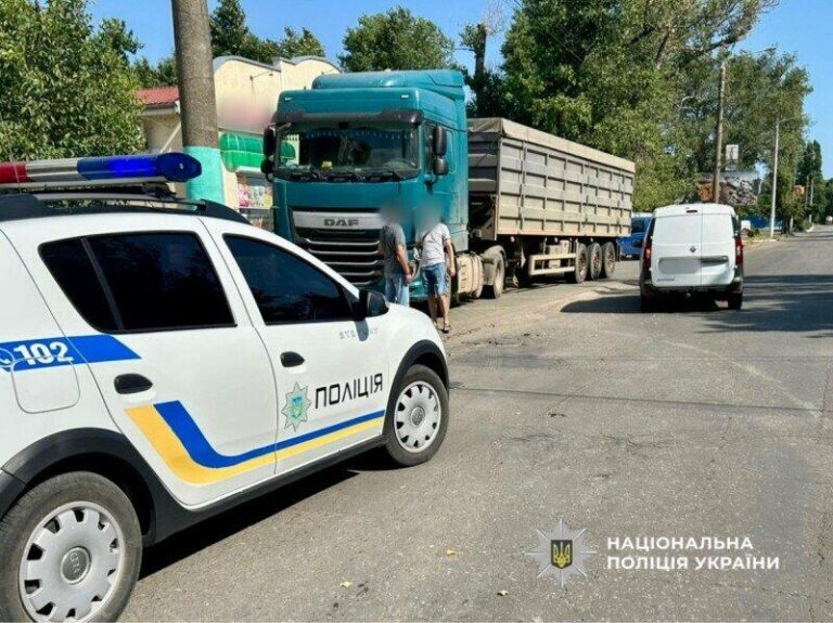 Водієві Renault, що на Одещині збив пішохода, висунуть обвинувачення через травми жінки з переломами ніг