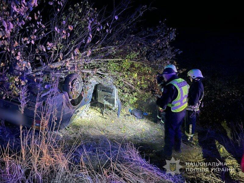Тіло водія витягли з розбитого автомобіля: нові деталі трагедії на Одещині