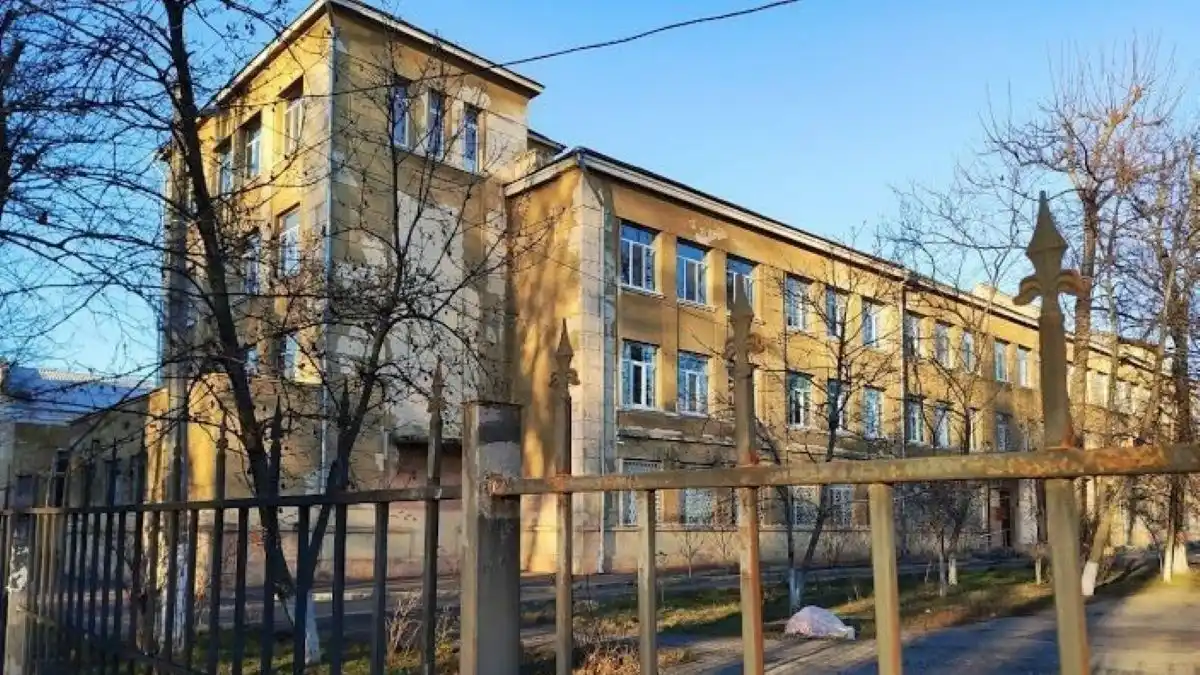 Ліцей в центрі Одеси зазнає комплексного оновлення: від даху до пішохідних доріжок