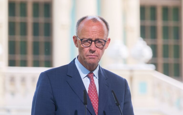 Мерц висловив думку, що конфлікти не можуть бути завершені лише через рішення світових лідерів