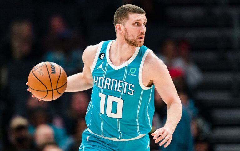 Святослав Михайлюк та Юта Джаз святкують перемогу над Бостоном у матчі НБА 2025