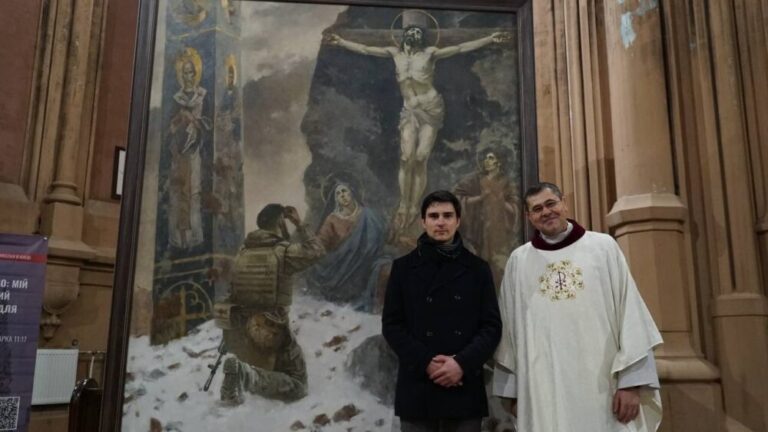 Символ віри та сили: картину талановитого художника з Білгорода-Дністровського вручать Папі Римському