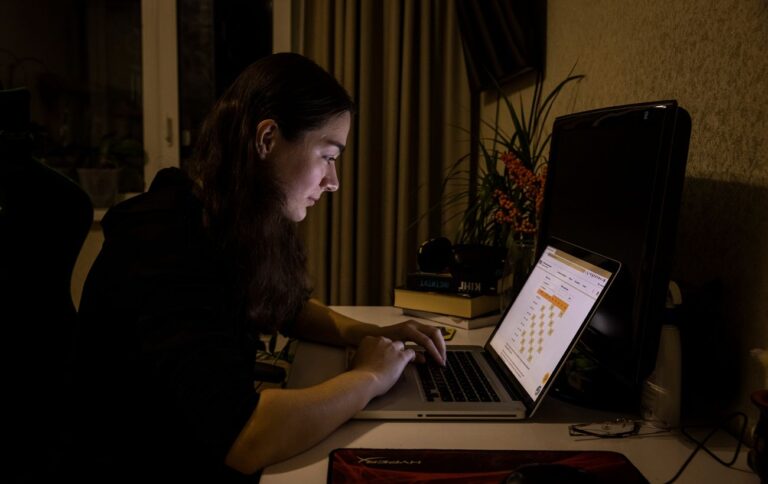 Графік відключення електрики 3 листопада: що слід знати українцям