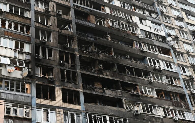 В Україні війна викликала масштабну житлову кризу та дефіцит доступних приміщень, за даними МОМ