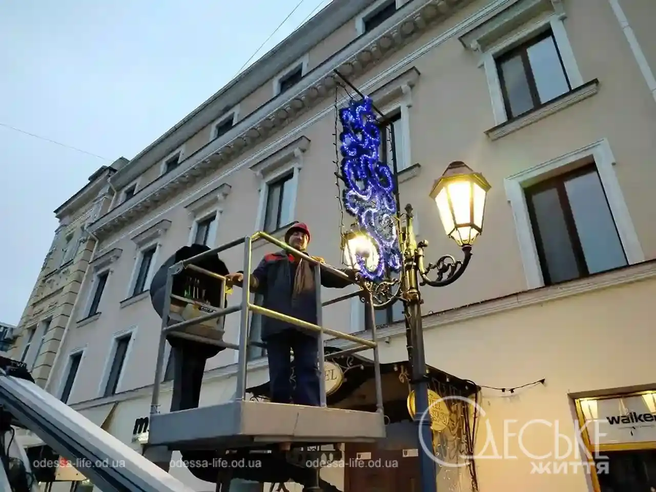 Одеса в святковому вбранні: фоторепортаж із прикрашених вулиць