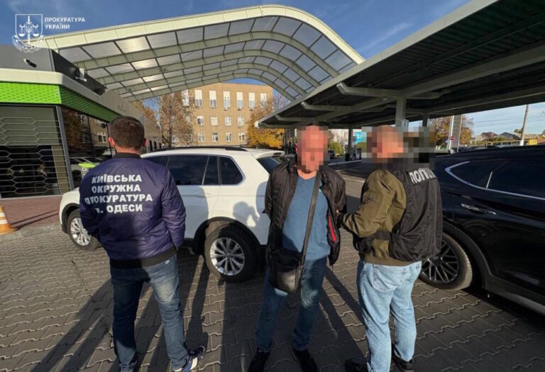 В Одесі викрили шахрая, що за 5500 доларів обіцяв зробити людину позаштатником у СБУ