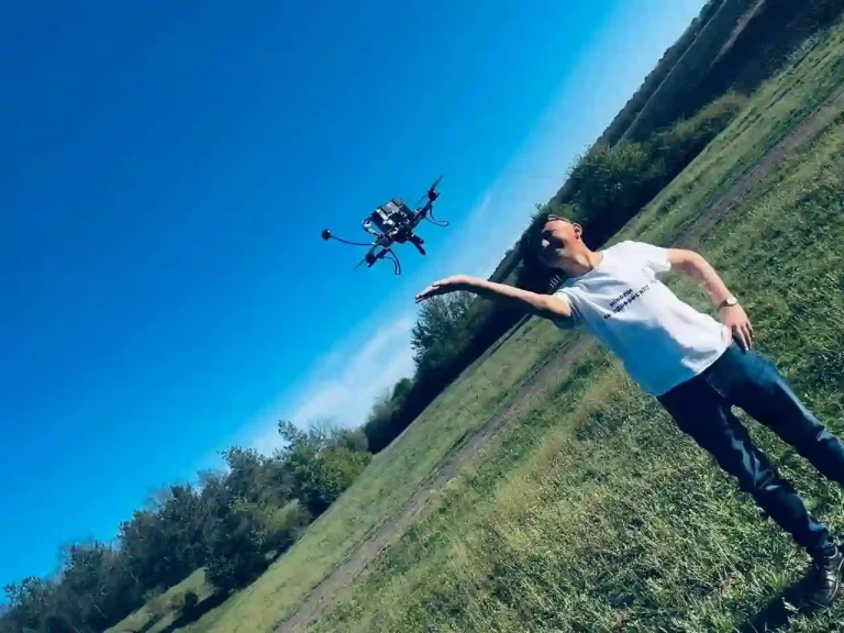 В Балті Одеської області волонтери збирають бойові дрони, створюють міні-ракети та виготовляють військове спорядження