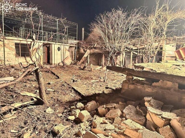 Уламки на подвір’ї: новий удар ворога по Одещині