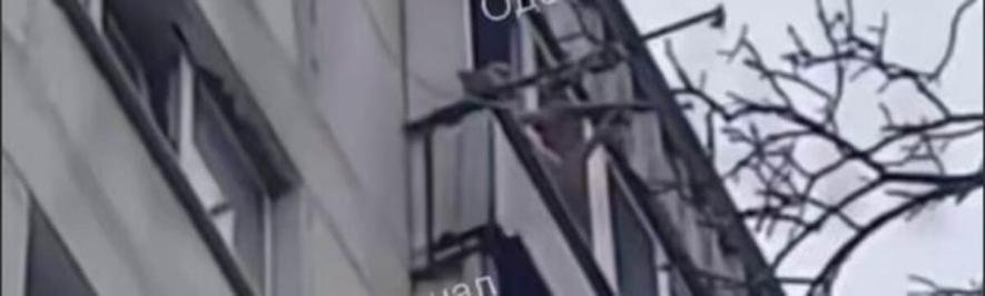 В Одесі чоловік відкрив вогонь з балкона по безпілотниках Шахед