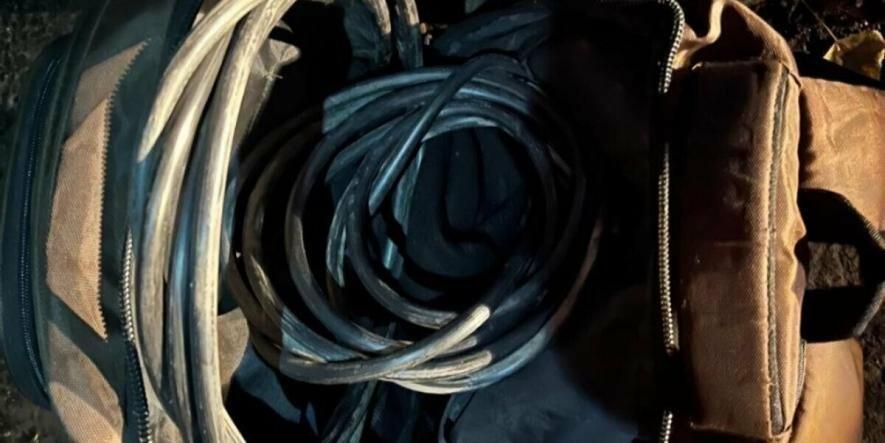 Вночі в Одесі інспектори затримали підозрюваних біля відкритого люка — ФОТО