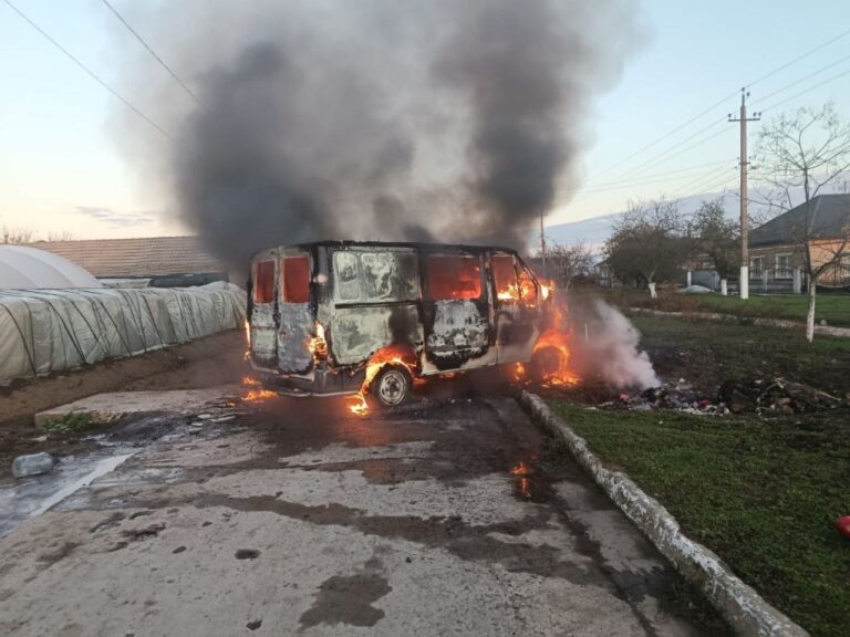 В Ізмаїлі сталася пожежа: легковик знищено дотла