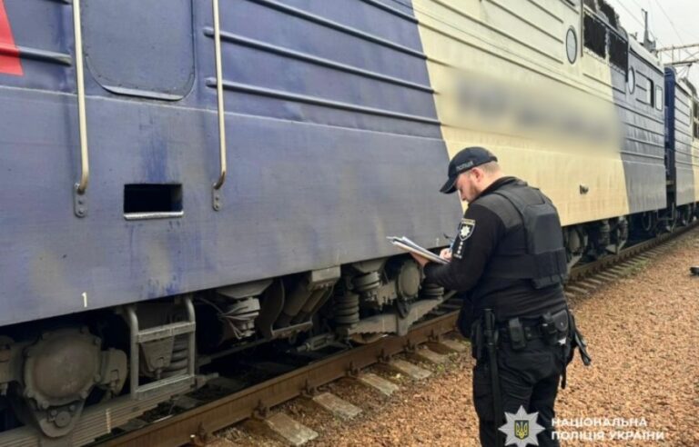 В Одеській області потяг травмував чоловіка, відрізавши йому ногу