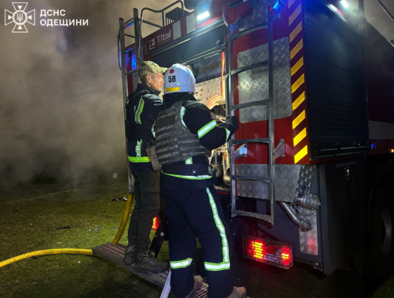 Енергетичний сектор та порт зазнали російського нападу: наслідки атак в Одеському регіоні, ФОТО, ВІДЕО