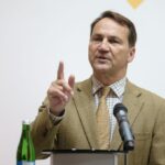 Сікорський зазначив, що Україні під силу продовжувати війну ще кілька років