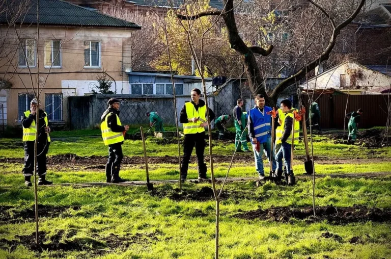 В Одесі відбувся новий великий суботник з відеозвітом