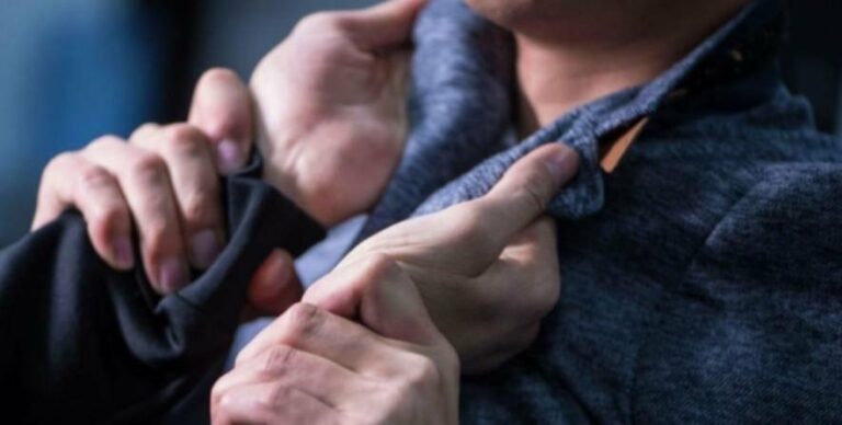 В Одесі чоловіка покарали за напад та задушення сусіда