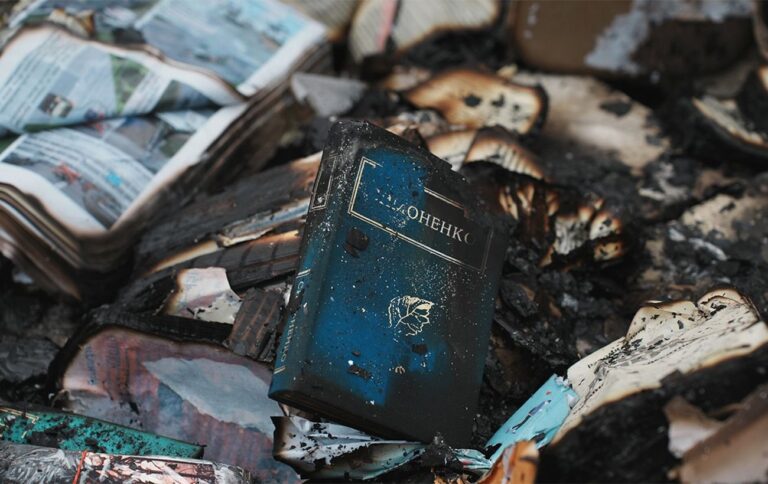 У Харкові під час атаки 12 листопада згоріли книги Симоненка, Іздрика та інших авторів у складі логістичної компанії