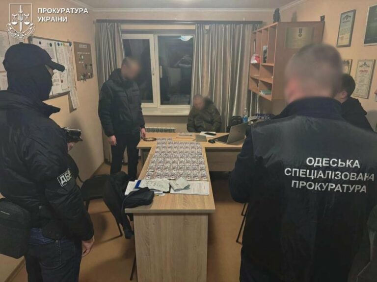 Скандал в одеському університеті: керівник курсу стягував значні кошти з курсантів – деталі інциденту