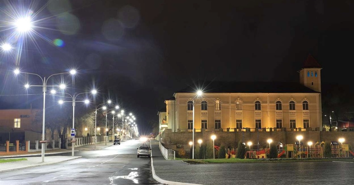 В Ізмаїлі жителі висловили невдоволення якістю вуличного освітлення під час відключень: реакція міського голови