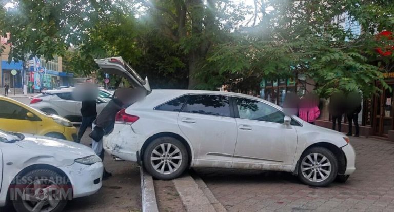 У Білгороді-Дністровському водію, що наїхав на двох сестер на тротуарі, вручили підозру