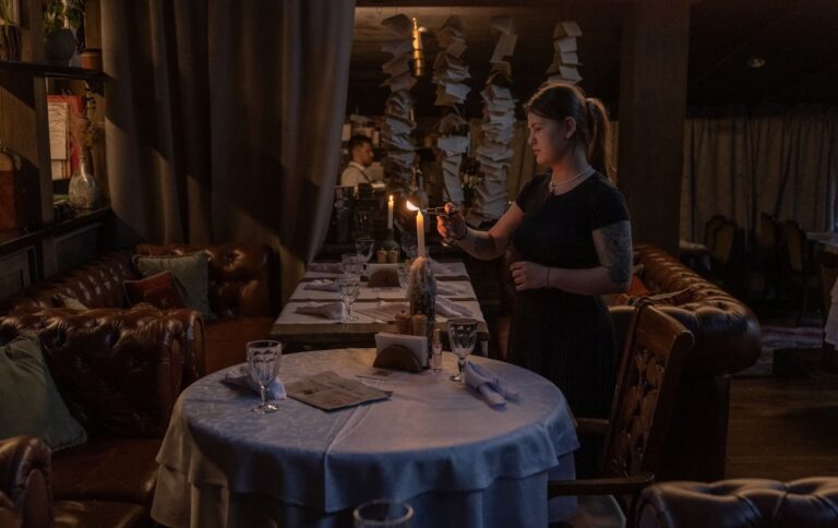 Укренерго повідомило про обмеження: графіки відключень електрики на 5 листопада