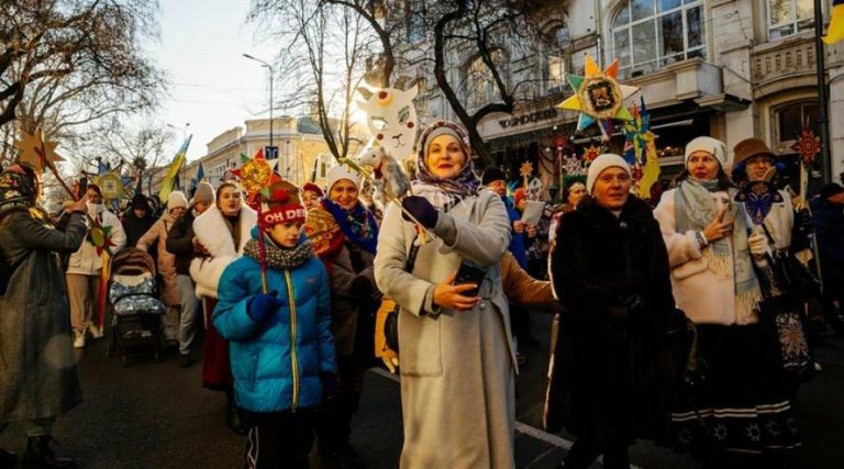 На узбережжі Свободи — як цього року Одеса вітала Різдво колядою