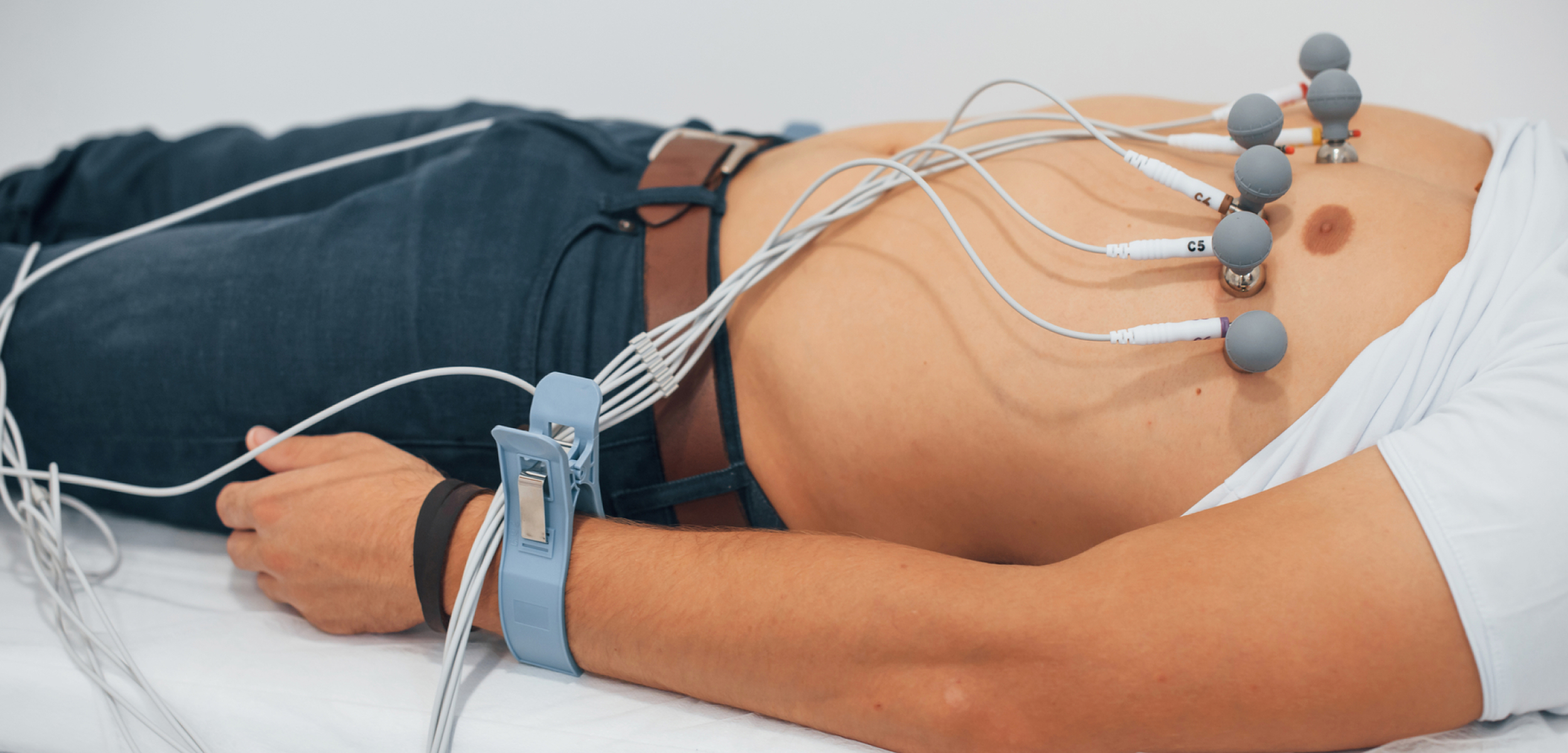 ЕКГ серця: коли варто бити на сполох і чому цей метод рятує життя