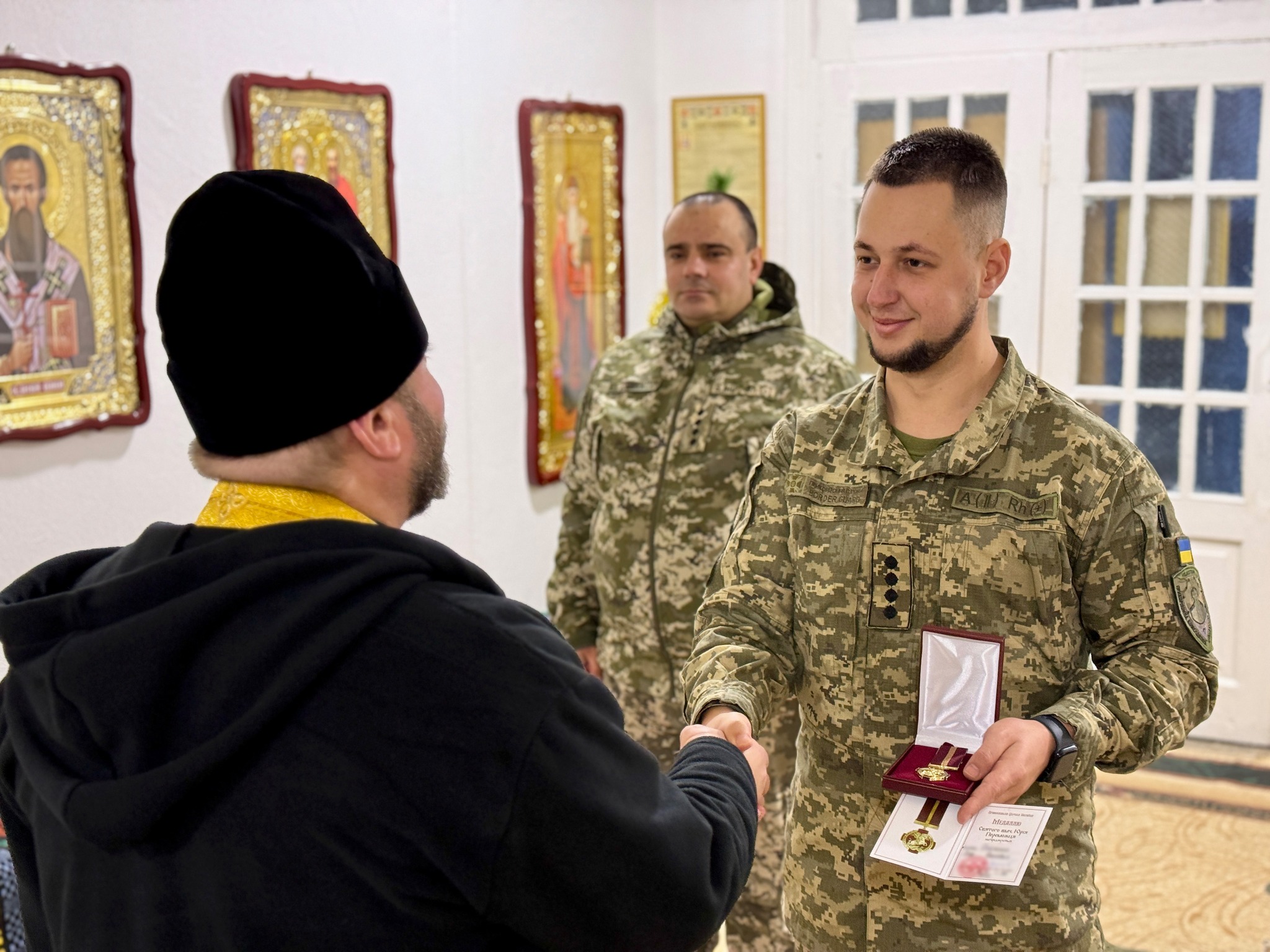 Ізмаїльських прикордонників удостоїли церковних відзнак за відвагу й самовіддану службу Україні