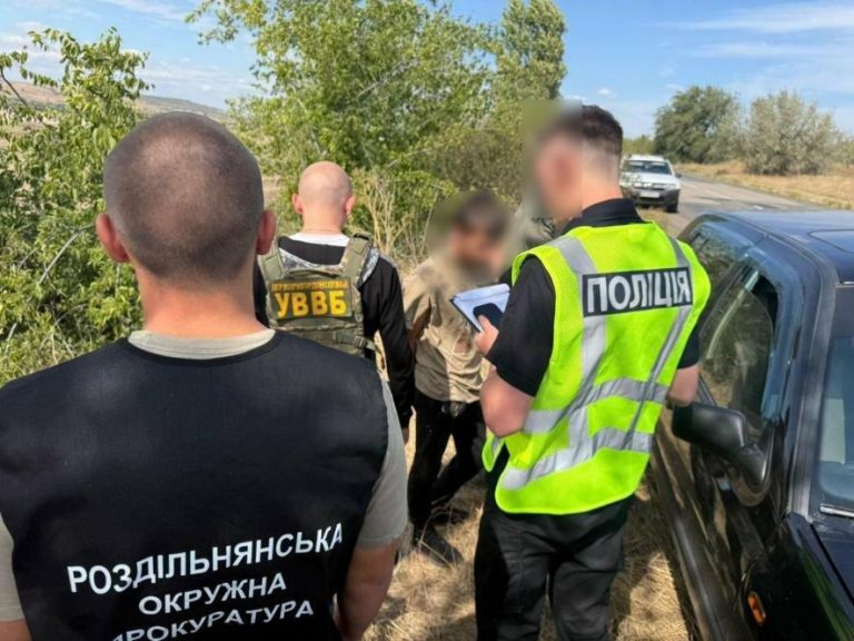 На Одещині прикордонник викрив чоловіків, які пропонували хабар (ФОТО)