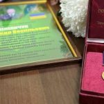 В Одеській області матері загиблого прикордонника передали посмертну відзнаку