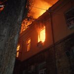 Нічна атака росії ударними безпілотниками по Одесі: загорівся житловий будинок