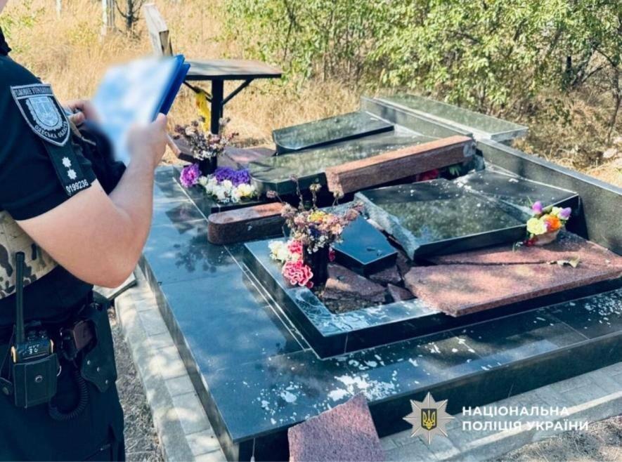 Одеський вандал зруйнував 86 надгробків на кладовищі