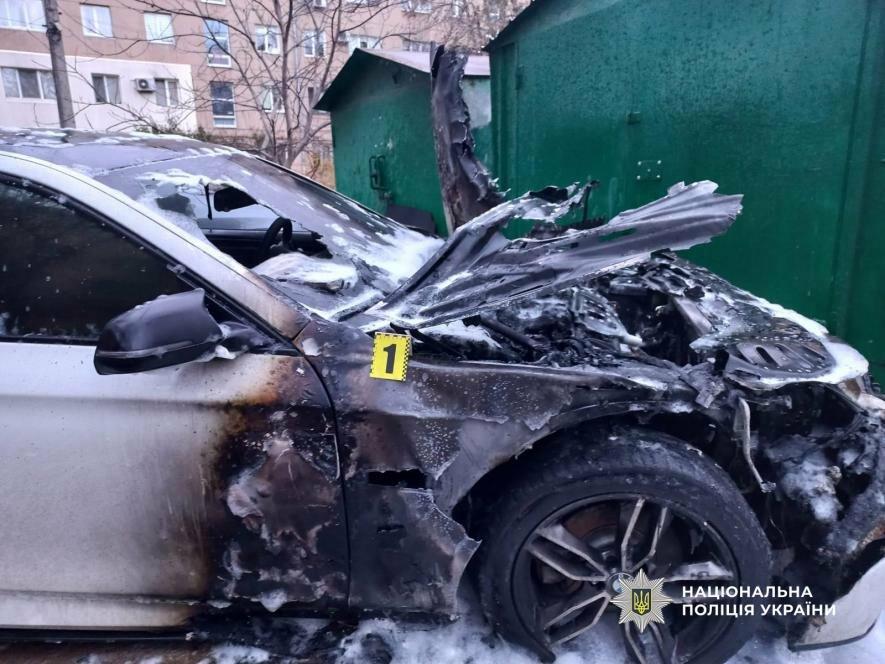 Мешканець Одеси підпалив BMW сусіда вартістю 16 тисяч — ФОТО