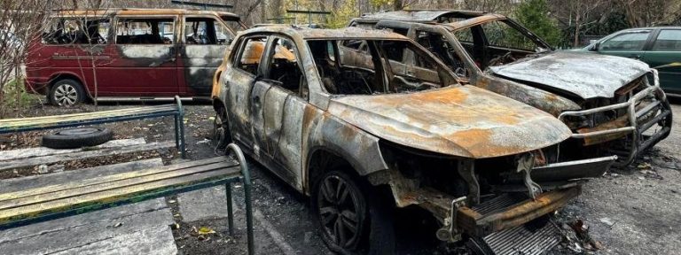 Підпал в Одесі перетворив автівки на попіл: підозрюваному загрожує до 10 років ув’язнення — ФОТО